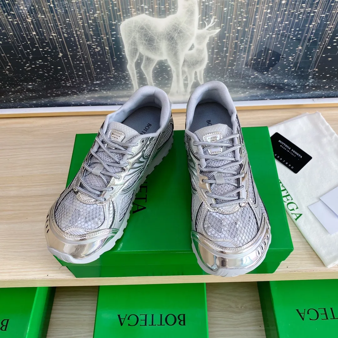 p620🐮🐮High-end version, the original 1:1 couple style new model is on the shelves🔥BV Orbit sneakers Wang Yibo's same style couple's Dad Runner sneakers, made of lightweight technical mesh fabric. Features a geometric patterned rubber outsole. The outsole is made of color-blocked TPU outsole. Size: women’s shoes 35-40, men’s shoes 39-45.